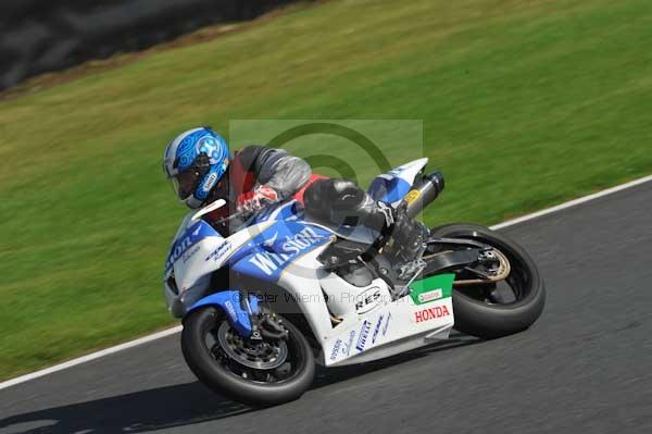 Motorcycle action photographs;Trackday digital images;event digital images;eventdigitalimages;no limits trackday;oulton park;oulton park circuit cheshire;oulton park photographs;peter wileman photography;trackday;trackday photos