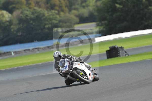 Motorcycle action photographs;Trackday digital images;event digital images;eventdigitalimages;no limits trackday;oulton park;oulton park circuit cheshire;oulton park photographs;peter wileman photography;trackday;trackday photos