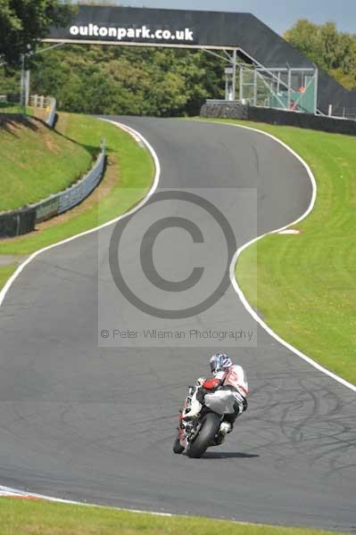 Motorcycle action photographs;Trackday digital images;event digital images;eventdigitalimages;no limits trackday;oulton park;oulton park circuit cheshire;oulton park photographs;peter wileman photography;trackday;trackday photos