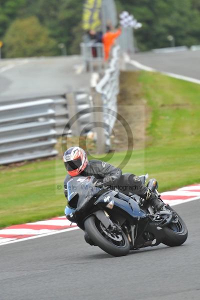 Motorcycle action photographs;Trackday digital images;event digital images;eventdigitalimages;no limits trackday;oulton park;oulton park circuit cheshire;oulton park photographs;peter wileman photography;trackday;trackday photos