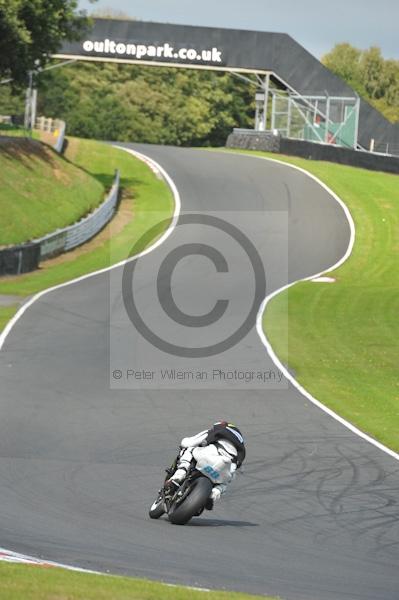 Motorcycle action photographs;Trackday digital images;event digital images;eventdigitalimages;no limits trackday;oulton park;oulton park circuit cheshire;oulton park photographs;peter wileman photography;trackday;trackday photos