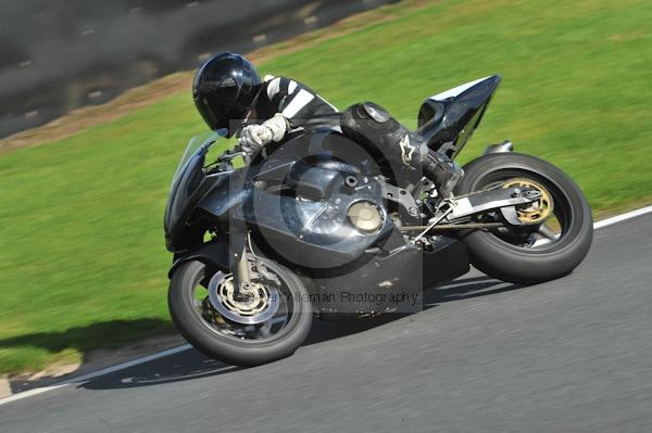 Motorcycle action photographs;Trackday digital images;event digital images;eventdigitalimages;no limits trackday;oulton park;oulton park circuit cheshire;oulton park photographs;peter wileman photography;trackday;trackday photos