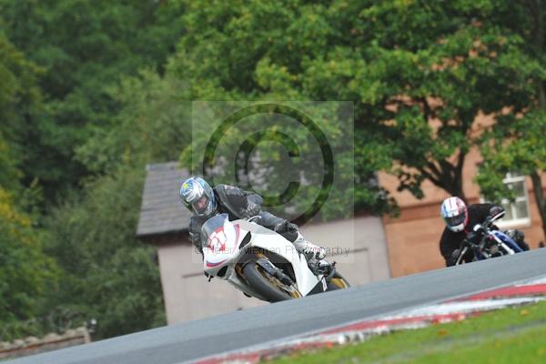 Motorcycle action photographs;Trackday digital images;event digital images;eventdigitalimages;no limits trackday;oulton park;oulton park circuit cheshire;oulton park photographs;peter wileman photography;trackday;trackday photos