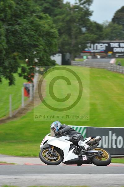 Motorcycle action photographs;Trackday digital images;event digital images;eventdigitalimages;no limits trackday;oulton park;oulton park circuit cheshire;oulton park photographs;peter wileman photography;trackday;trackday photos