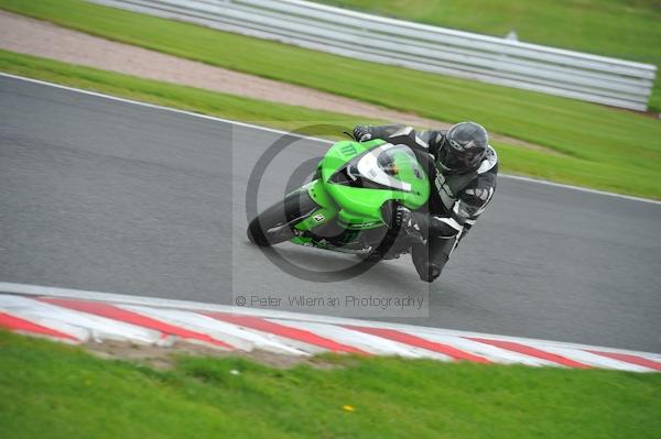 Motorcycle action photographs;Trackday digital images;event digital images;eventdigitalimages;no limits trackday;oulton park;oulton park circuit cheshire;oulton park photographs;peter wileman photography;trackday;trackday photos