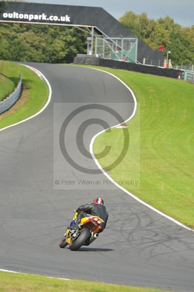 Motorcycle action photographs;Trackday digital images;event digital images;eventdigitalimages;no limits trackday;oulton park;oulton park circuit cheshire;oulton park photographs;peter wileman photography;trackday;trackday photos