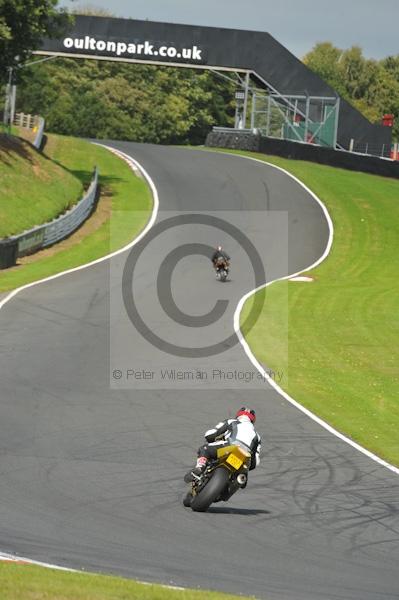 Motorcycle action photographs;Trackday digital images;event digital images;eventdigitalimages;no limits trackday;oulton park;oulton park circuit cheshire;oulton park photographs;peter wileman photography;trackday;trackday photos