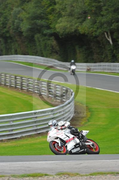 Motorcycle action photographs;Trackday digital images;event digital images;eventdigitalimages;no limits trackday;oulton park;oulton park circuit cheshire;oulton park photographs;peter wileman photography;trackday;trackday photos