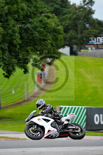 Motorcycle action photographs;Trackday digital images;event digital images;eventdigitalimages;no limits trackday;oulton park;oulton park circuit cheshire;oulton park photographs;peter wileman photography;trackday;trackday photos