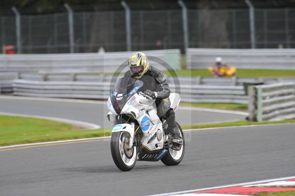 Motorcycle action photographs;Trackday digital images;event digital images;eventdigitalimages;no limits trackday;oulton park;oulton park circuit cheshire;oulton park photographs;peter wileman photography;trackday;trackday photos