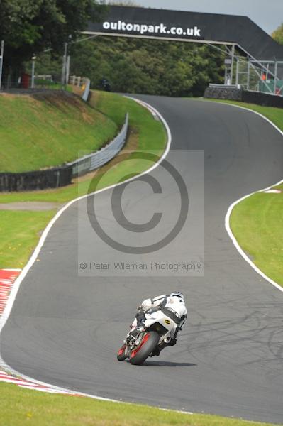 Motorcycle action photographs;Trackday digital images;event digital images;eventdigitalimages;no limits trackday;oulton park;oulton park circuit cheshire;oulton park photographs;peter wileman photography;trackday;trackday photos