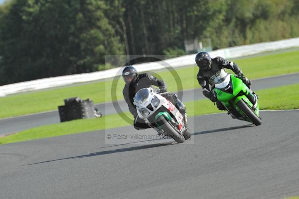 Motorcycle action photographs;Trackday digital images;event digital images;eventdigitalimages;no limits trackday;oulton park;oulton park circuit cheshire;oulton park photographs;peter wileman photography;trackday;trackday photos