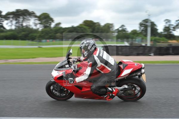 Motorcycle action photographs;Trackday digital images;event digital images;eventdigitalimages;no limits trackday;oulton park;oulton park circuit cheshire;oulton park photographs;peter wileman photography;trackday;trackday photos