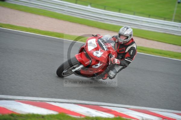 Motorcycle action photographs;Trackday digital images;event digital images;eventdigitalimages;no limits trackday;oulton park;oulton park circuit cheshire;oulton park photographs;peter wileman photography;trackday;trackday photos