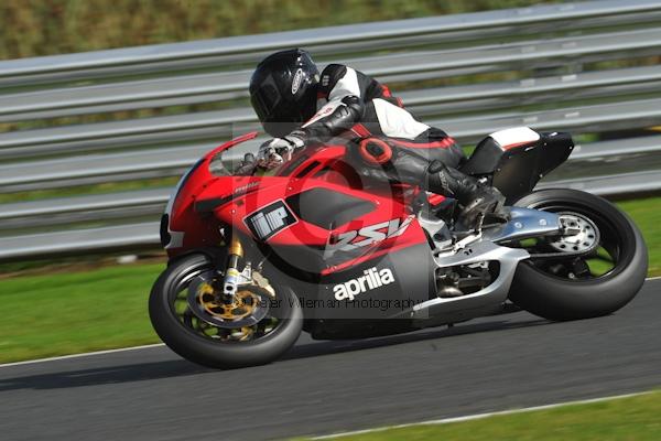 Motorcycle action photographs;Trackday digital images;event digital images;eventdigitalimages;no limits trackday;oulton park;oulton park circuit cheshire;oulton park photographs;peter wileman photography;trackday;trackday photos