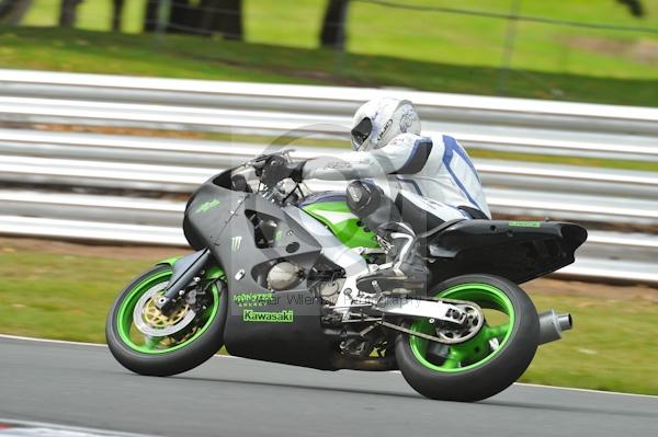 Motorcycle action photographs;Trackday digital images;event digital images;eventdigitalimages;no limits trackday;oulton park;oulton park circuit cheshire;oulton park photographs;peter wileman photography;trackday;trackday photos