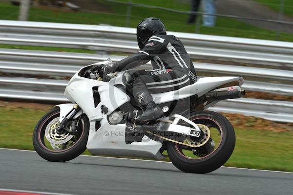 Motorcycle action photographs;Trackday digital images;event digital images;eventdigitalimages;no limits trackday;oulton park;oulton park circuit cheshire;oulton park photographs;peter wileman photography;trackday;trackday photos