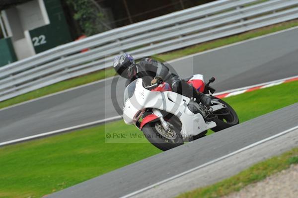 Motorcycle action photographs;Trackday digital images;event digital images;eventdigitalimages;no limits trackday;oulton park;oulton park circuit cheshire;oulton park photographs;peter wileman photography;trackday;trackday photos