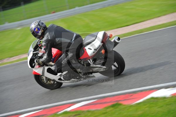 Motorcycle action photographs;Trackday digital images;event digital images;eventdigitalimages;no limits trackday;oulton park;oulton park circuit cheshire;oulton park photographs;peter wileman photography;trackday;trackday photos