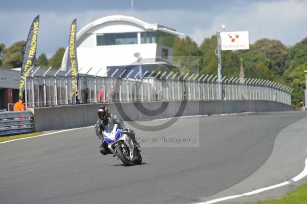 Motorcycle action photographs;Trackday digital images;event digital images;eventdigitalimages;no limits trackday;oulton park;oulton park circuit cheshire;oulton park photographs;peter wileman photography;trackday;trackday photos