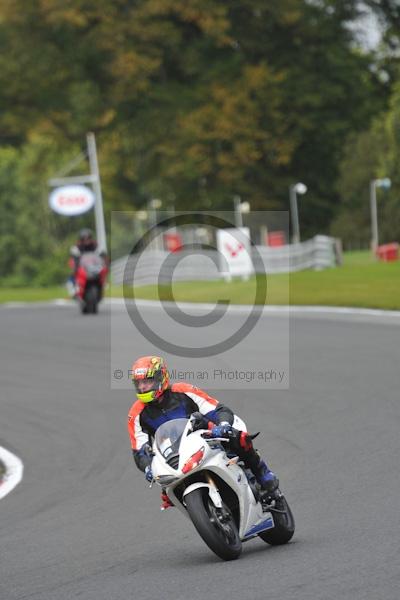 Motorcycle action photographs;Trackday digital images;event digital images;eventdigitalimages;no limits trackday;oulton park;oulton park circuit cheshire;oulton park photographs;peter wileman photography;trackday;trackday photos