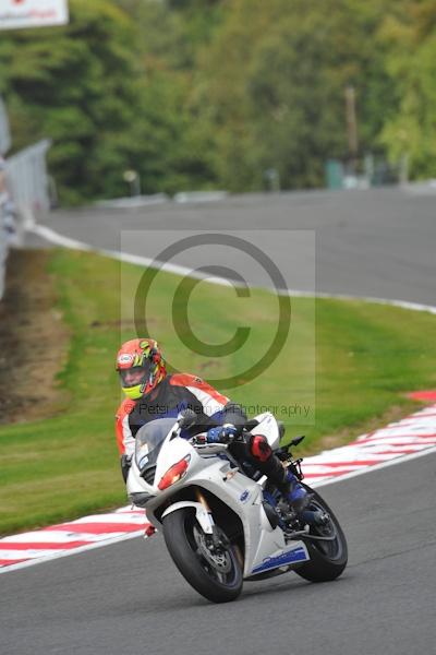 Motorcycle action photographs;Trackday digital images;event digital images;eventdigitalimages;no limits trackday;oulton park;oulton park circuit cheshire;oulton park photographs;peter wileman photography;trackday;trackday photos