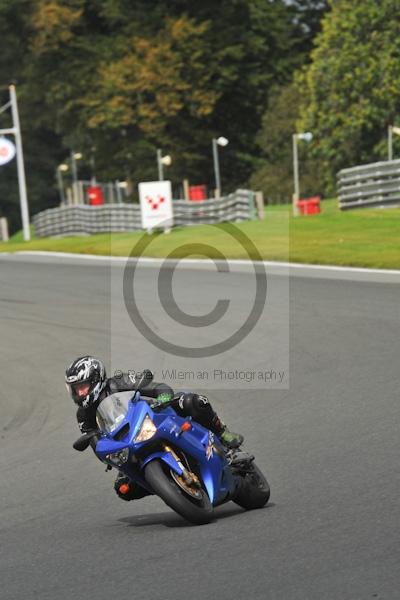 Motorcycle action photographs;Trackday digital images;event digital images;eventdigitalimages;no limits trackday;oulton park;oulton park circuit cheshire;oulton park photographs;peter wileman photography;trackday;trackday photos