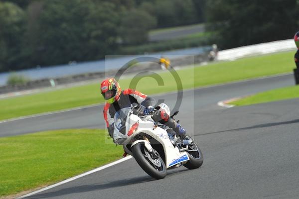 Motorcycle action photographs;Trackday digital images;event digital images;eventdigitalimages;no limits trackday;oulton park;oulton park circuit cheshire;oulton park photographs;peter wileman photography;trackday;trackday photos