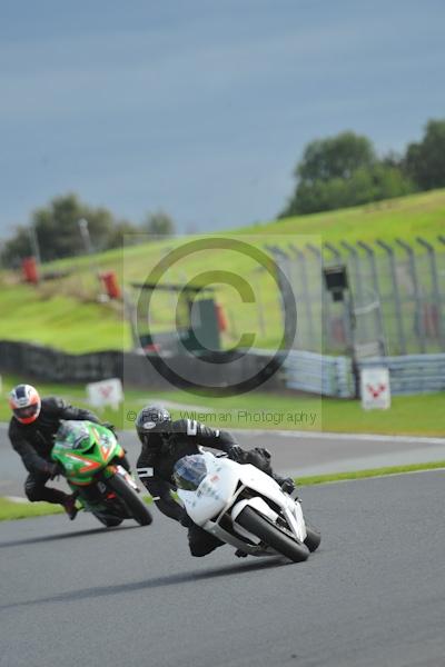 Motorcycle action photographs;Trackday digital images;event digital images;eventdigitalimages;no limits trackday;oulton park;oulton park circuit cheshire;oulton park photographs;peter wileman photography;trackday;trackday photos