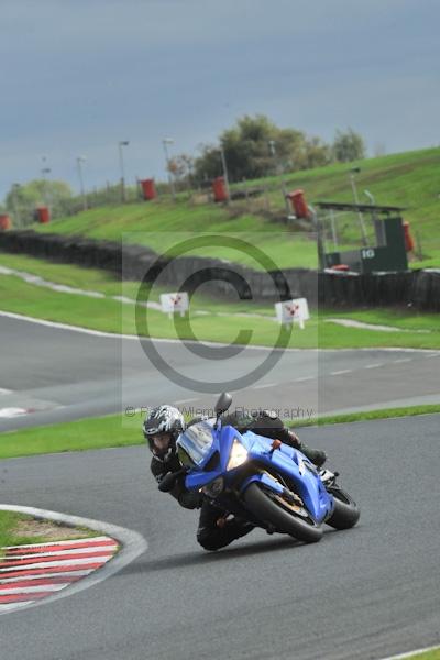 Motorcycle action photographs;Trackday digital images;event digital images;eventdigitalimages;no limits trackday;oulton park;oulton park circuit cheshire;oulton park photographs;peter wileman photography;trackday;trackday photos