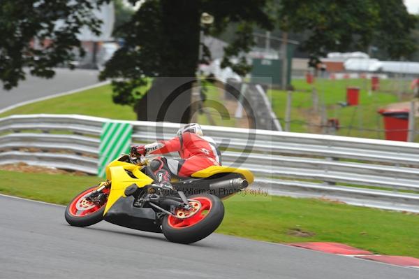 Motorcycle action photographs;Trackday digital images;event digital images;eventdigitalimages;no limits trackday;oulton park;oulton park circuit cheshire;oulton park photographs;peter wileman photography;trackday;trackday photos