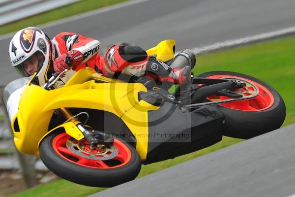 Motorcycle action photographs;Trackday digital images;event digital images;eventdigitalimages;no limits trackday;oulton park;oulton park circuit cheshire;oulton park photographs;peter wileman photography;trackday;trackday photos