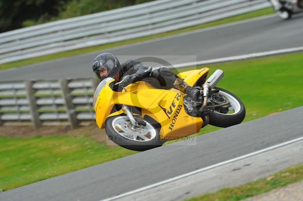 Motorcycle action photographs;Trackday digital images;event digital images;eventdigitalimages;no limits trackday;oulton park;oulton park circuit cheshire;oulton park photographs;peter wileman photography;trackday;trackday photos