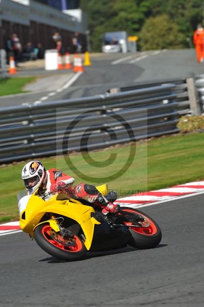 Motorcycle action photographs;Trackday digital images;event digital images;eventdigitalimages;no limits trackday;oulton park;oulton park circuit cheshire;oulton park photographs;peter wileman photography;trackday;trackday photos