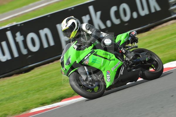 Motorcycle action photographs;Trackday digital images;event digital images;eventdigitalimages;no limits trackday;oulton park;oulton park circuit cheshire;oulton park photographs;peter wileman photography;trackday;trackday photos