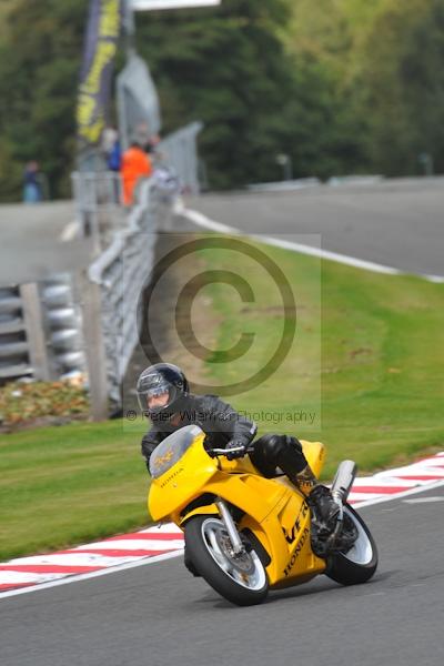 Motorcycle action photographs;Trackday digital images;event digital images;eventdigitalimages;no limits trackday;oulton park;oulton park circuit cheshire;oulton park photographs;peter wileman photography;trackday;trackday photos