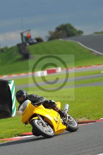 Motorcycle action photographs;Trackday digital images;event digital images;eventdigitalimages;no limits trackday;oulton park;oulton park circuit cheshire;oulton park photographs;peter wileman photography;trackday;trackday photos