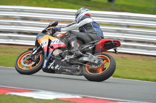 Motorcycle action photographs;Trackday digital images;event digital images;eventdigitalimages;no limits trackday;oulton park;oulton park circuit cheshire;oulton park photographs;peter wileman photography;trackday;trackday photos