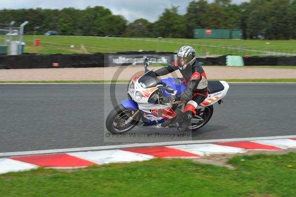 Motorcycle action photographs;Trackday digital images;event digital images;eventdigitalimages;no limits trackday;oulton park;oulton park circuit cheshire;oulton park photographs;peter wileman photography;trackday;trackday photos