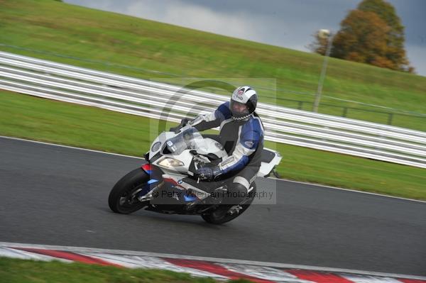 Motorcycle action photographs;Trackday digital images;event digital images;eventdigitalimages;no limits trackday;oulton park;oulton park circuit cheshire;oulton park photographs;peter wileman photography;trackday;trackday photos