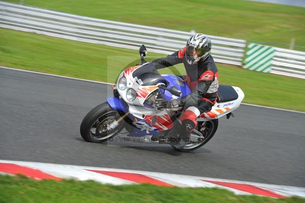 Motorcycle action photographs;Trackday digital images;event digital images;eventdigitalimages;no limits trackday;oulton park;oulton park circuit cheshire;oulton park photographs;peter wileman photography;trackday;trackday photos