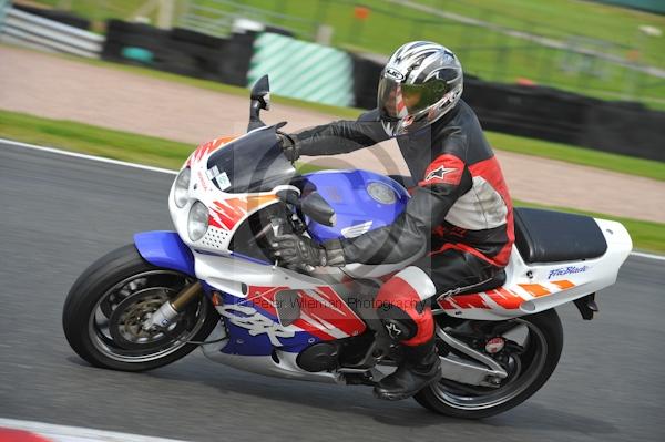 Motorcycle action photographs;Trackday digital images;event digital images;eventdigitalimages;no limits trackday;oulton park;oulton park circuit cheshire;oulton park photographs;peter wileman photography;trackday;trackday photos