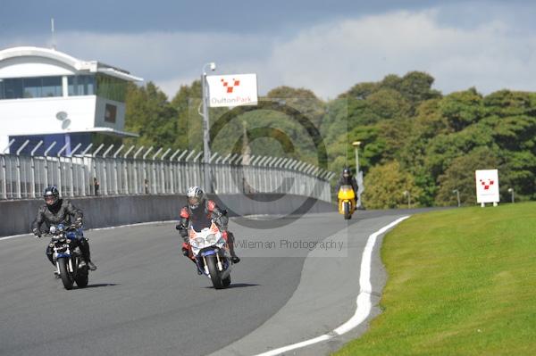 Motorcycle action photographs;Trackday digital images;event digital images;eventdigitalimages;no limits trackday;oulton park;oulton park circuit cheshire;oulton park photographs;peter wileman photography;trackday;trackday photos