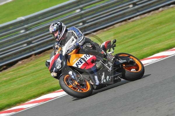 Motorcycle action photographs;Trackday digital images;event digital images;eventdigitalimages;no limits trackday;oulton park;oulton park circuit cheshire;oulton park photographs;peter wileman photography;trackday;trackday photos