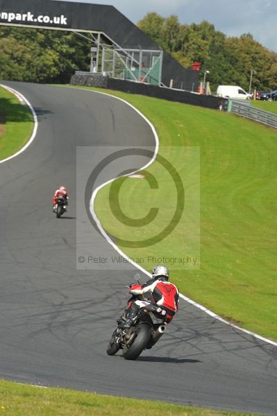 Motorcycle action photographs;Trackday digital images;event digital images;eventdigitalimages;no limits trackday;oulton park;oulton park circuit cheshire;oulton park photographs;peter wileman photography;trackday;trackday photos