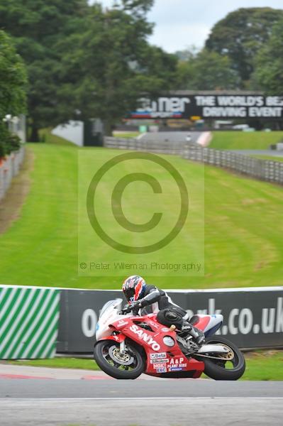 Motorcycle action photographs;Trackday digital images;event digital images;eventdigitalimages;no limits trackday;oulton park;oulton park circuit cheshire;oulton park photographs;peter wileman photography;trackday;trackday photos