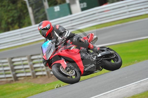 Motorcycle action photographs;Trackday digital images;event digital images;eventdigitalimages;no limits trackday;oulton park;oulton park circuit cheshire;oulton park photographs;peter wileman photography;trackday;trackday photos