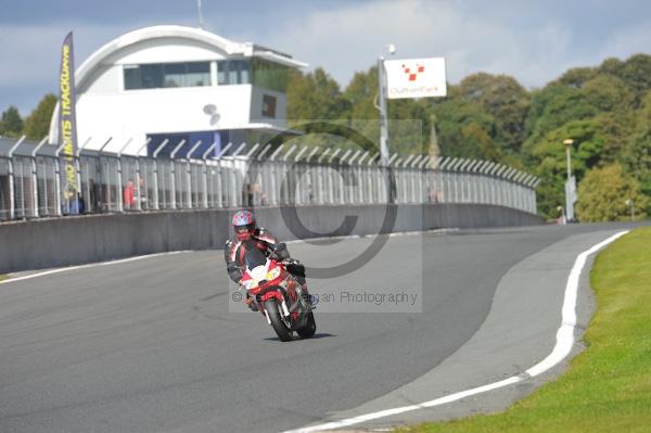 Motorcycle action photographs;Trackday digital images;event digital images;eventdigitalimages;no limits trackday;oulton park;oulton park circuit cheshire;oulton park photographs;peter wileman photography;trackday;trackday photos