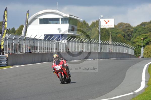 Motorcycle action photographs;Trackday digital images;event digital images;eventdigitalimages;no limits trackday;oulton park;oulton park circuit cheshire;oulton park photographs;peter wileman photography;trackday;trackday photos