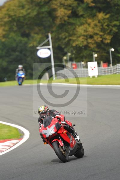 Motorcycle action photographs;Trackday digital images;event digital images;eventdigitalimages;no limits trackday;oulton park;oulton park circuit cheshire;oulton park photographs;peter wileman photography;trackday;trackday photos